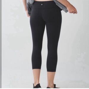 Lululemon Black Wunder Under High Rise Cropped Leggings
